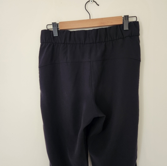 Lululemon On The Fly pants. - Picture 6 of 9